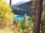 Caumasee - Die türkisblauen Perle im Flimser Wald Der Caumasee ist von Flims-Waldhaus in wenigen Minuten zu Fuss zu erreichen.