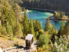 Kabelbahn zum Caumasee (Flims) Der Caumaseelift bringt Wanderer und Badegäste hinunter zum Badesee