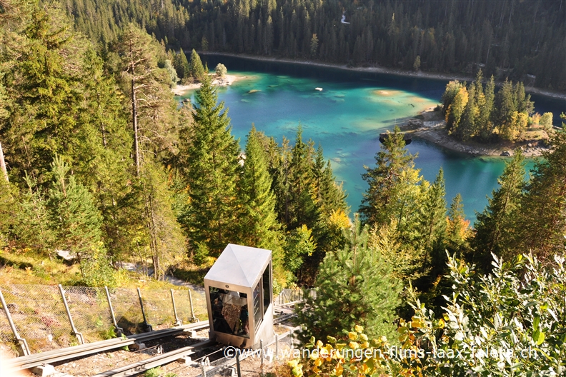 Die Kabelbahn auf der Fahrt hinunter zum Caumasee (Lag la Cauma)