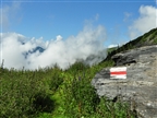 Wanderweg-Markierung beim Aufstieg zur Alp Lavadignas