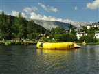 Gelbes See Trampolin in der Strandbadi am Laaxersee